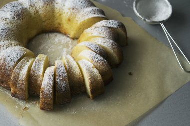 Krem peynirli irmik pastası