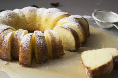 Krem peynirli irmik pastası