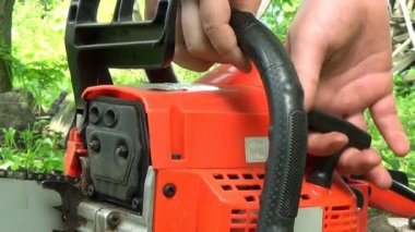 adam chainsaw açık başlar