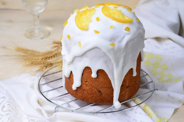 Osterkuchen, Stück glasierter Kulich — Stockfoto