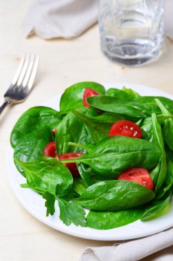 Kiraz domates ıspanak salatası