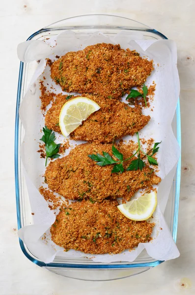 Pişmiş ekmek kırıntısı tavuk göğsü 