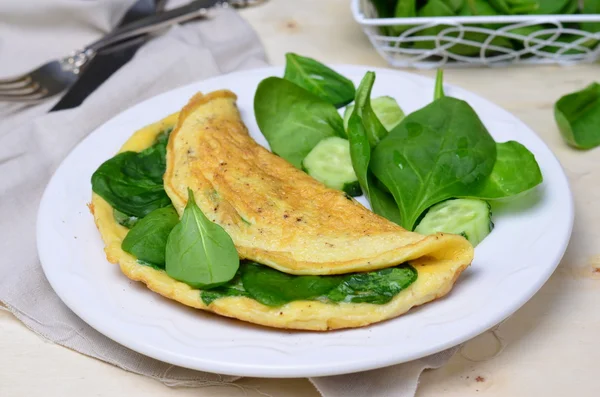 Omelette aux épinards et fromage — Photo