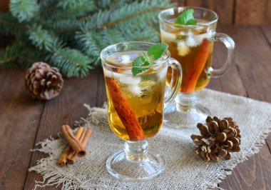 Viski Noel arka plan üzerinde kokteyl