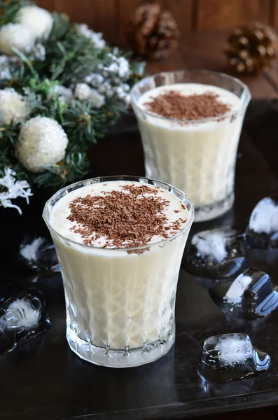 Ice cream cocktail på jul bakgrund — Stockfoto