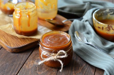 Ev yapımı Karamel Sos erimiş; Tuzlu karamel