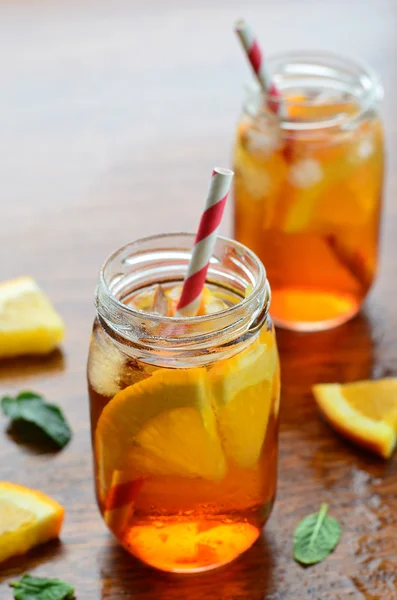 Oranje koud drankje — Stockfoto
