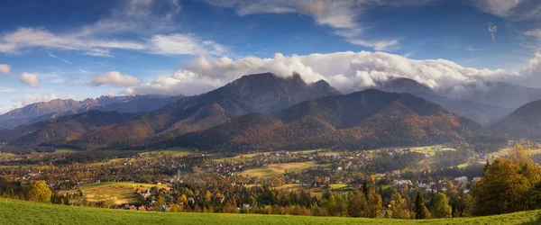 Jesienna panorama Tatr Wysokich — Zdjęcie stockowe