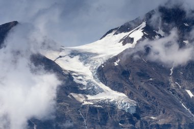 Buzul ve kar yaz Avusturya dağlarında