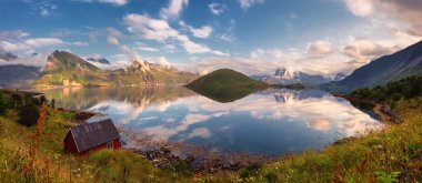 Yaz Lofoten Adaları, Norveç günbatımı Panoraması