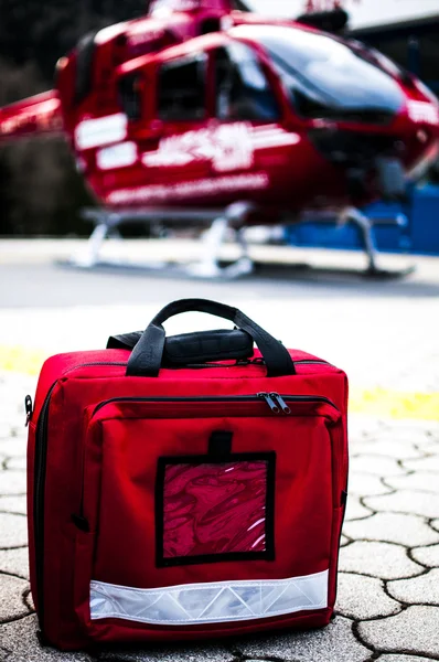 Mochila de emergência para helicóptero de resgate — Fotografia de Stock