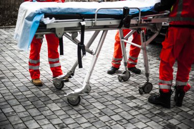 tıbbi cihazlar, sedye ve ambulans Acil gönüllü işleçlerle