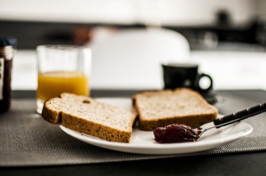 Kahvaltı üzerinde göster