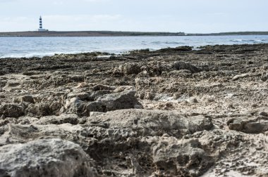 kayalar denizin önünde