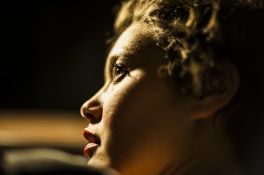 Bir kadının şehvetli gözler