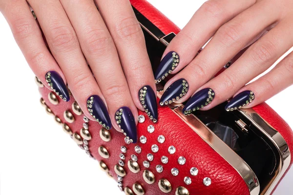 Mani femminili con manicure — Foto Stock