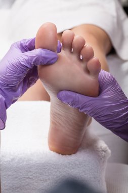 Kaplıca salonunda masaj