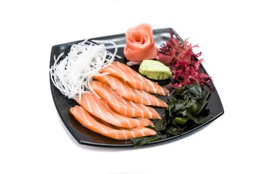 Plaka üzerinde somon balığı