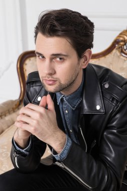 genç bir erkek portresi