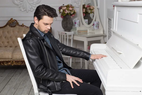 genç bir erkek portresi