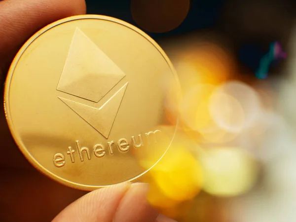 Monedă Ethereum Aur Pentru Conținutul Monedei Digitale — Fotografie, imagine de stoc