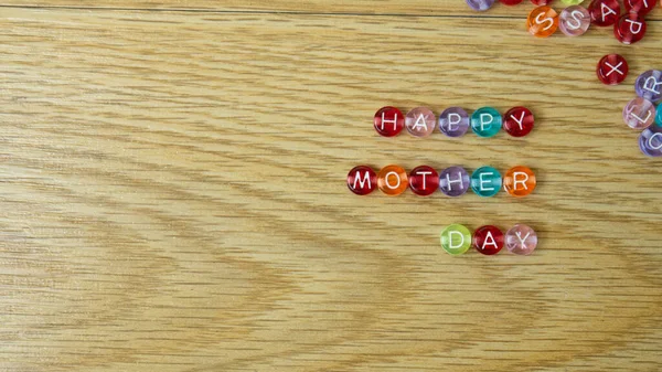 ビード多色単語幸せな母の日のための休日の概念 — ストック写真