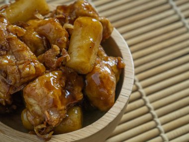 Dakgangjeong ya da yiyecek konsepti için kızarmış Kore tavuğu görüntüsü