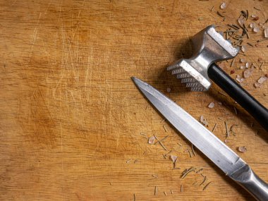 Ahşap doğrama tahtası ve mutfak malzemeleri gıda konsepti için üst görünüm