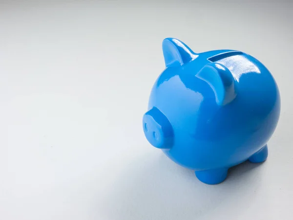 Banco Piggy Azul Fundo Branco Para Salvar Conceito Negócio — Fotografia de Stock