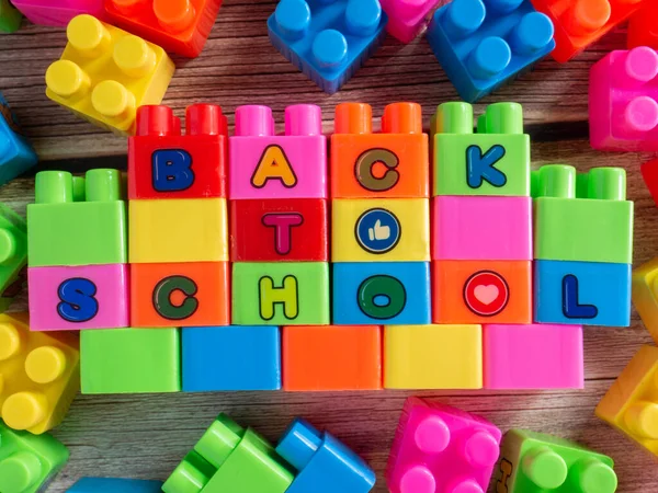 Kleur Speelgoed Bakstenen Houten Tafel Voor Achtergrond Onderwijs Concept — Stockfoto