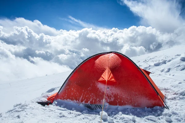 Tenda in montagna in inverno — Foto Stock