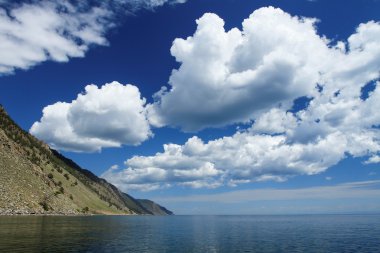bulutlar Deniz Baykal içinde