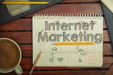 Kahve Tablo Internet Pazarlama içindeki metin ile defter