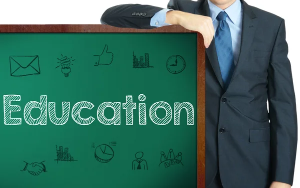 Edukacja na tablica podającą przez biznesmena lub nauczyciel — Zdjęcie stockowe