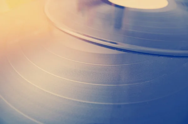 Segment av vinylskiva med etikett som visar strukturen på spåren, retro-look — Stockfoto