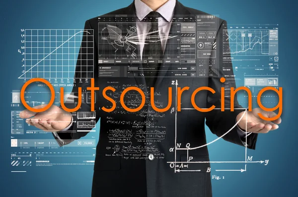 Hombre de negocios que presenta el concepto de Outsourcing de sus manos — Foto de Stock