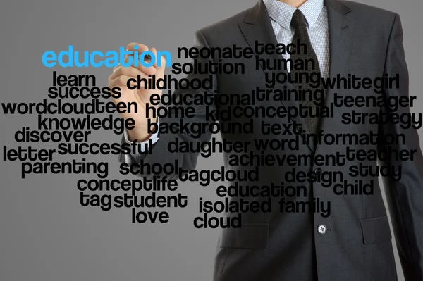Chmura słowa związane z edukacją napisał biznesmen — Zdjęcie stockowe
