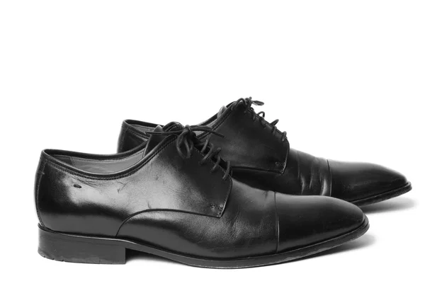 Die Schuhe des schwarzen Mannes isoliert auf weißem Hintergrund. — Stockfoto