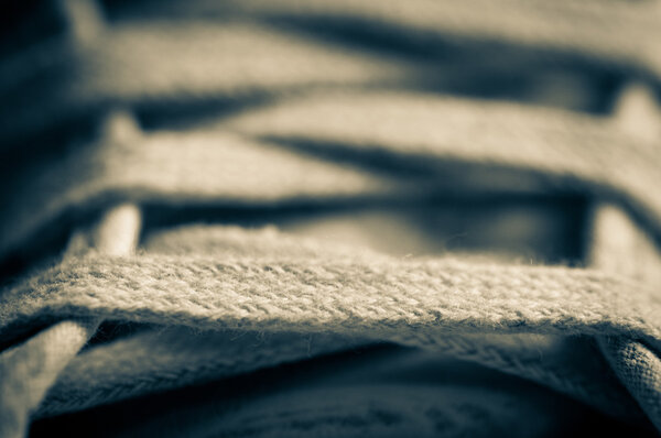 Кроссовки закрываются.
