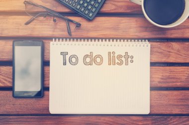 Defter metin ile içeride kahve, cep telefonu ile tabloda listelemek için