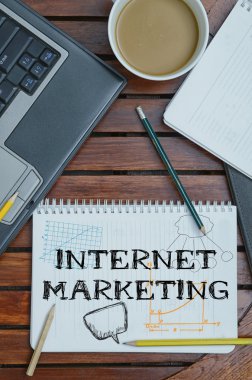 Kahve Tablo Internet Pazarlama içindeki metin ile defter
