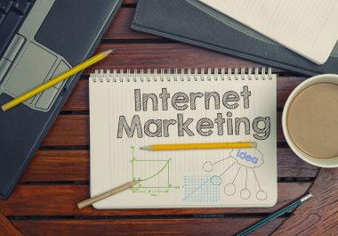 Kahve Tablo Internet Pazarlama içindeki metin ile defter