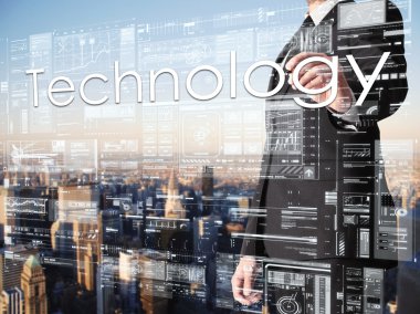 Teknoloji şeffaf tahtada yazılı iş adamı