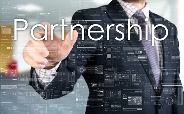 L'uomo d'affari sta scegliendo Partnership da touch screen — Foto Stock
