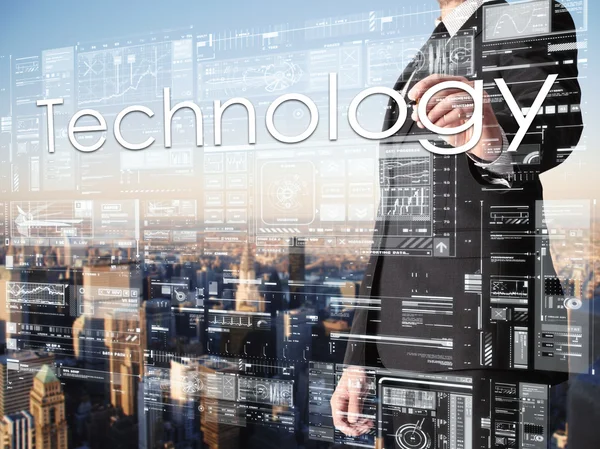 Teknoloji şeffaf tahtada yazılı iş adamı