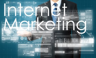 Internet pazarlama kavramı kendi elini sunma işadamı
