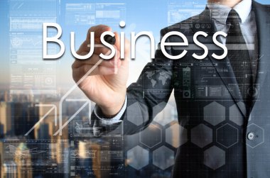 işadamı ile arka plan şehirde şeffaf yönetim kurulu iş yazma