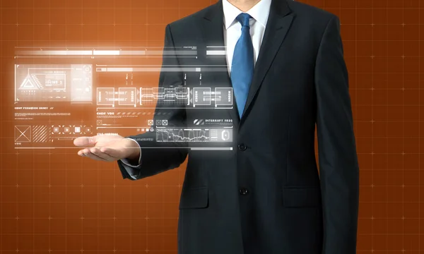 Üzletember bemutató digitális grafikonok virtuális képernyőn — Stock Fotó
