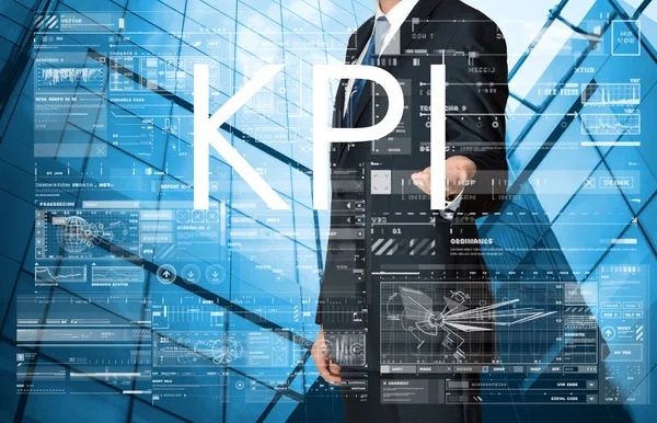 Homme d'affaires présentant le texte, les graphiques et les diagrammes KPI — Photo