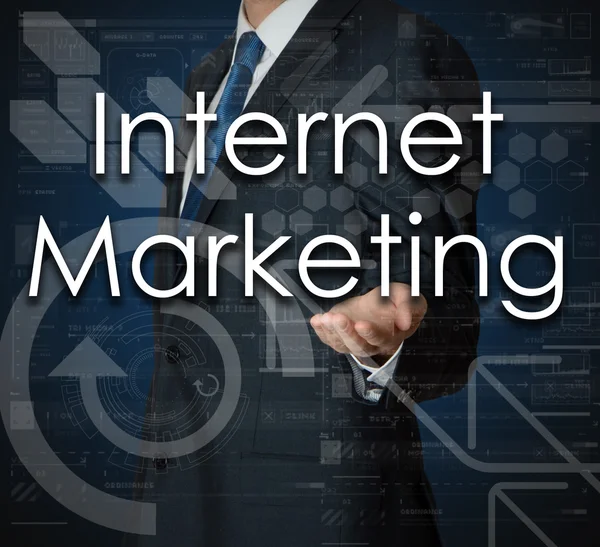 Zakenman presenteren Internet Marketing concept van zijn eigen hand — Stockfoto